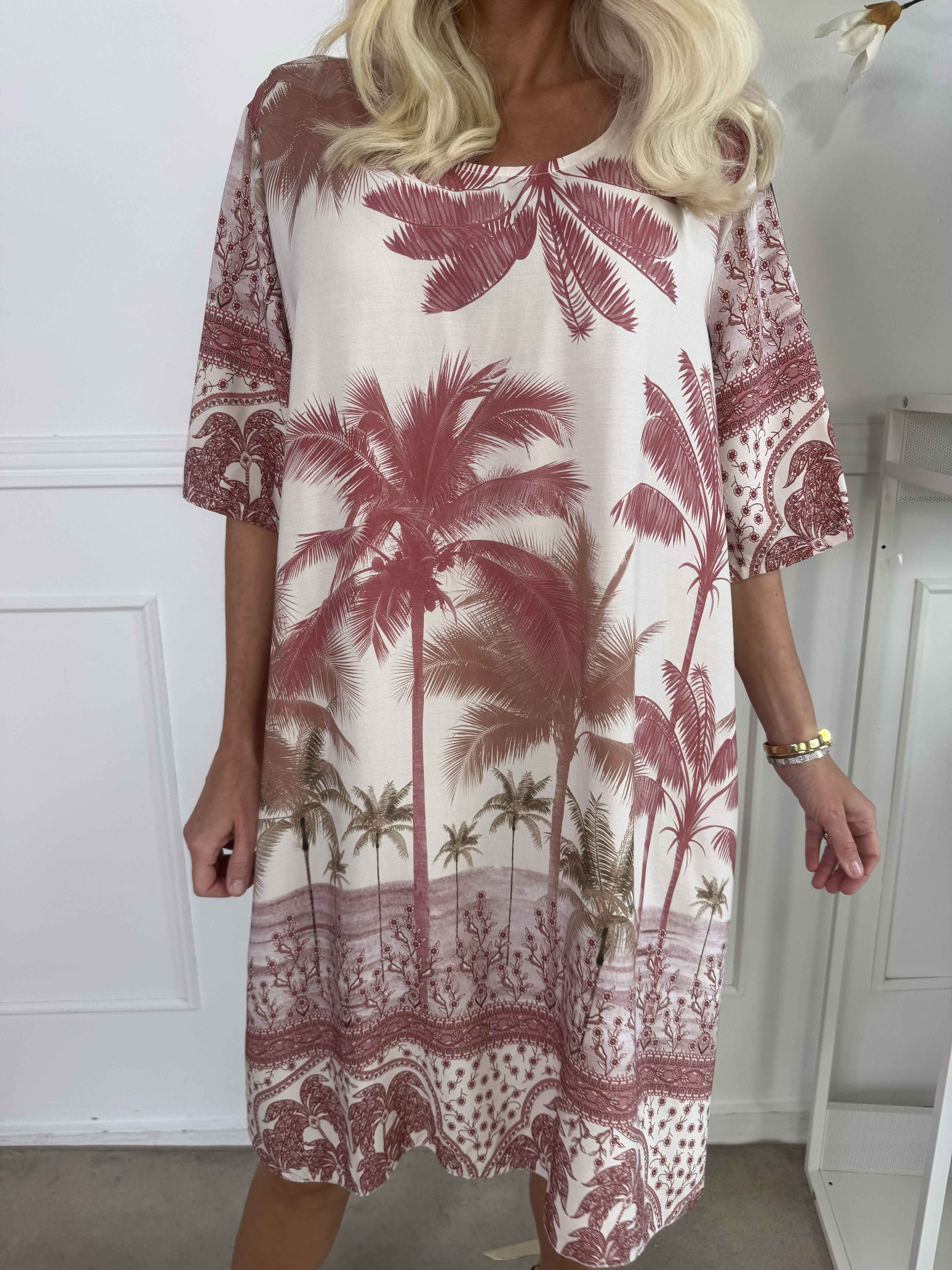 Julia - Sommerkjole med palmer og mønster